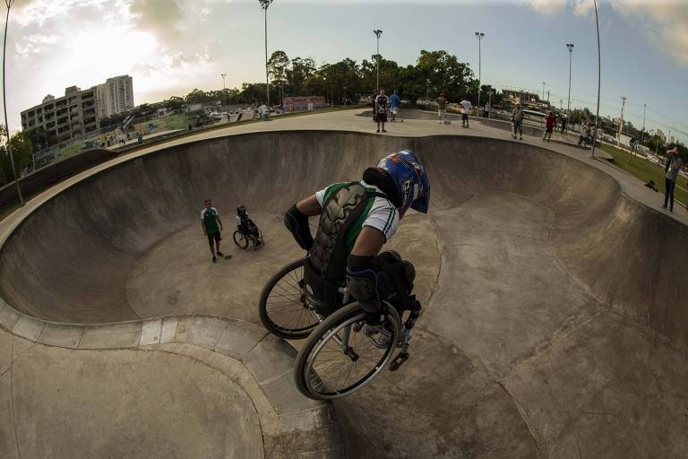 Sem medo, cadeirantes usam esporte radical para ganhar mais autonomia