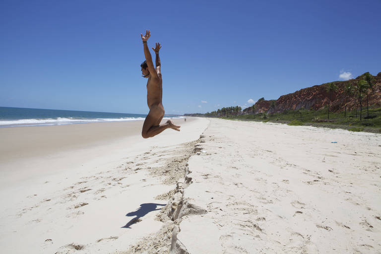 Praia de nudismo na Paraíba cresce para entrar na rota internacional da prática