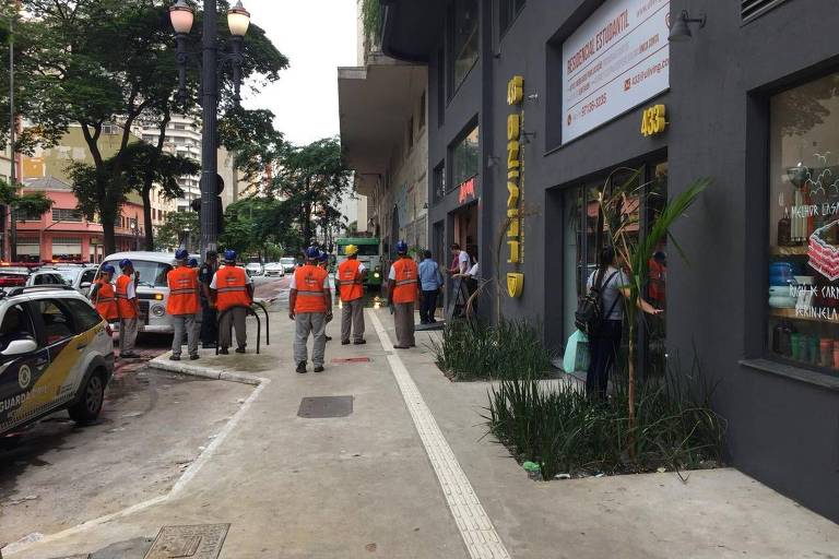 Ação da prefeitura retira moradores de rua da Duque de Caxias