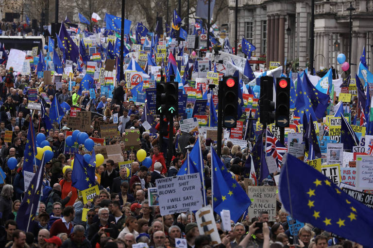 Milhares marcham em Londres por novo referendo do brexit