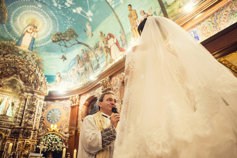 Nossa Senhora do Brasil realiza cinco casamentos todos os s�bados