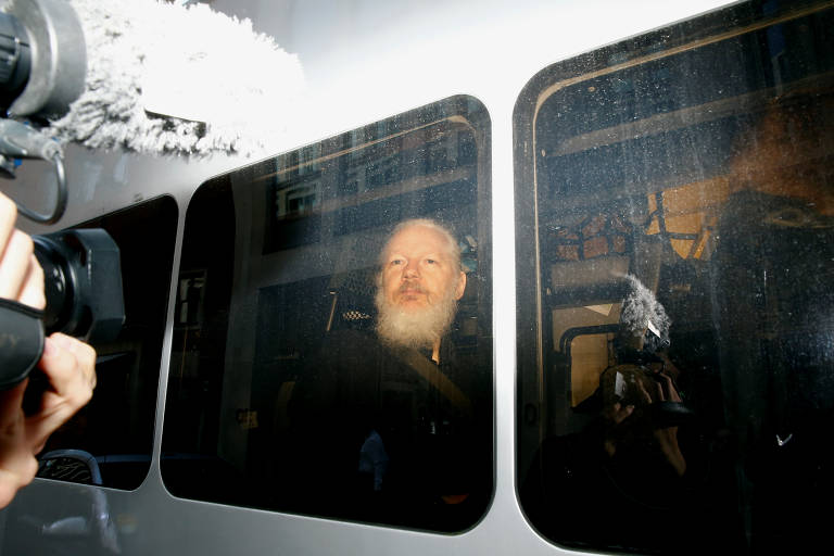 Promotoria sueca pede a detenção de Assange por suspeita de abuso sexual