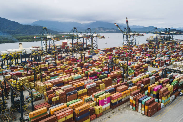 Único porto privatizado por Bolsonaro multiplica taxas de navios por 18