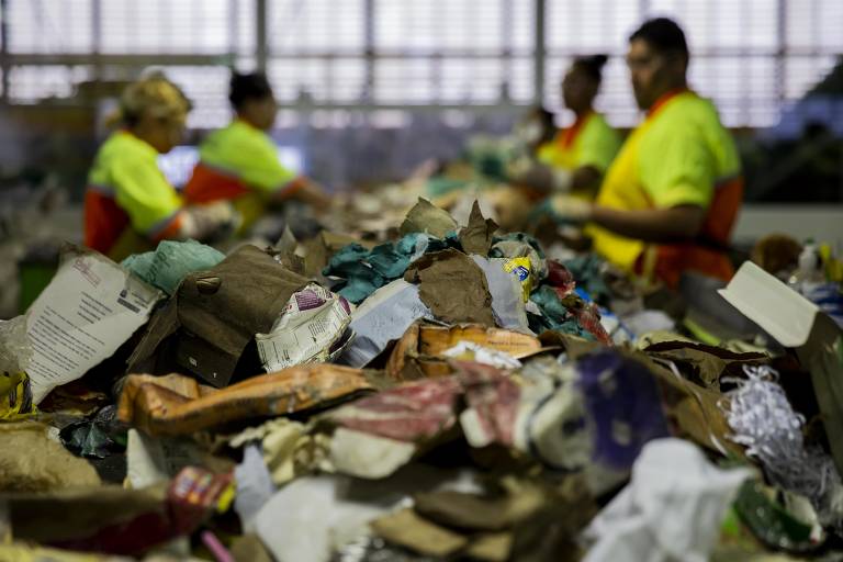 Triagem de lixo reciclável em São Paulo