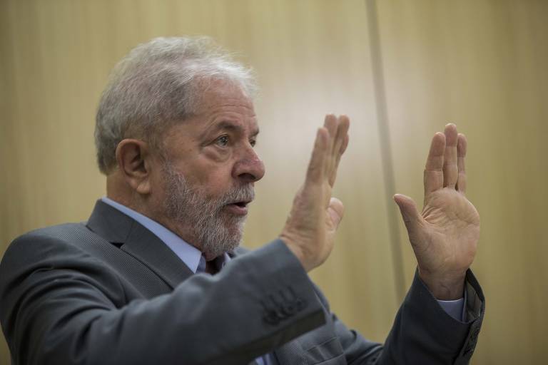 Lula concede entrevista na prisão