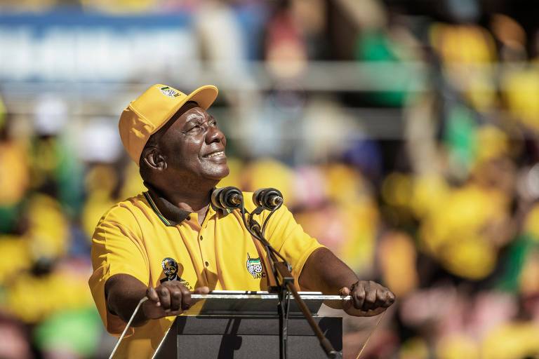 O atual presidente da África do Sul, Cyril Ramaphosa, durante discurso em comício no estádio Ellis Park, em Johannesburgo