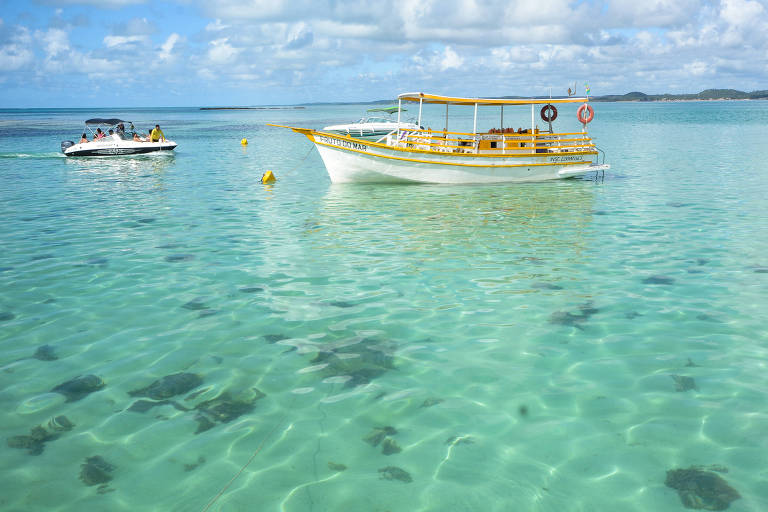 Duas turistas morrem em acidente de barco em Maragogi, no litoral de Alagoas