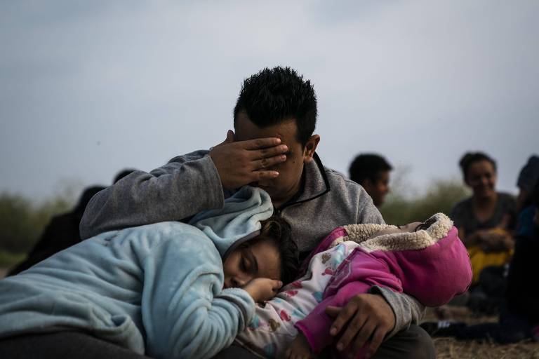 Families wait to be processed after they were apprehended crossing into the United States in Los Ebanos, Texas. MUST CREDIT: Washington Post photo by Jabin Botsford.