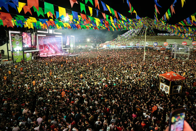 Festa de São João privilegia forró 'estilizado' e moderno em relação ao 'pé-de-serra'