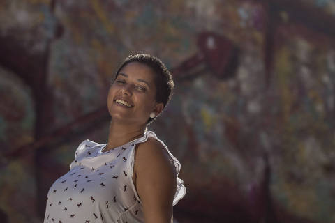RIO DE JANEIRO, RJ, 01.09.2015: CIDADANIA-NEGÓCIOS - A artista plástica e arte educadora Panmela Castro no centro do Rio de Janeiro. Panmela criou em 2012 a Rede Nami, uma organização social que promove a Lei Maria da Penha através de debates e oficinas de grafite em escolas da rede pública de ensino do Rio de Janeiro e em comunidades e favelas na capital fluminense. (Foto: Na Lata/Folhapress) *********PREMIO EMPREENDEDOR SOCIAL 2015*********