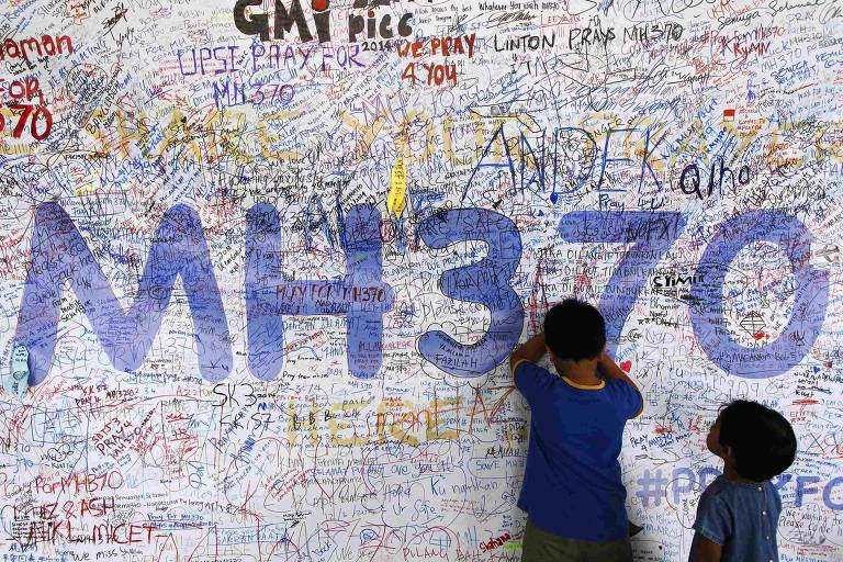 Piloto do MH370 estava deprimido e cortou oxigênio de avião, diz revista