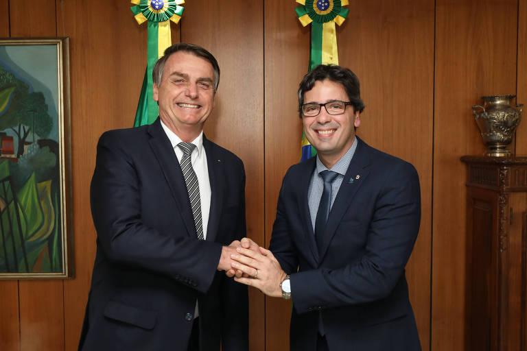 Bolsonaro recebe lista tríplice para PGR, mas não se compromete em segui-la