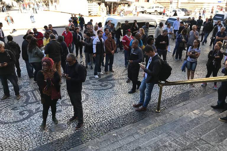 Veja imagens do velório e do enterro de João Gilberto