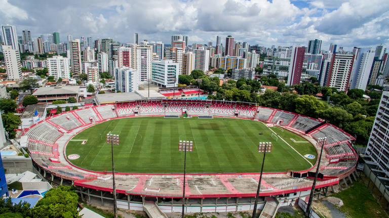Clubes de futebol tentam leiloar estádios para quitar dívidas