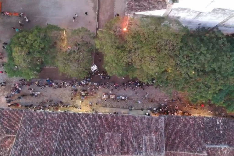 Fila para entrada da Casa Folha na noite do debate com Ney Matogrosso