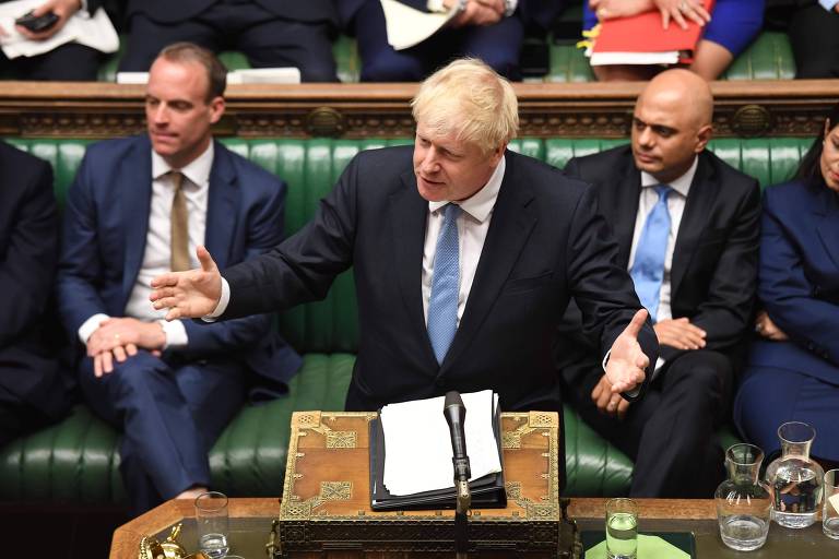 Em 1º discurso ao Parlamento, Johnson promete renegociar acordo do brexit