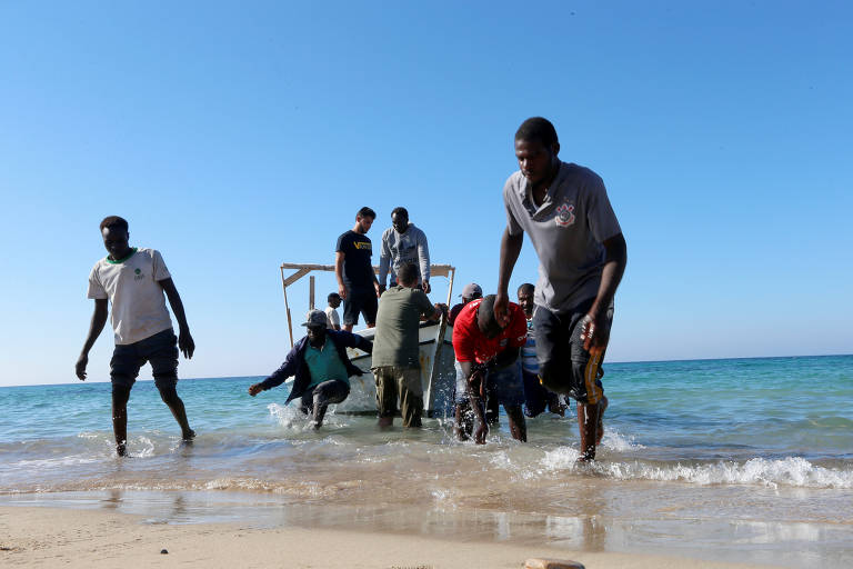 Mais de 70 refugiados morrem em naufrágio na costa da Líbia