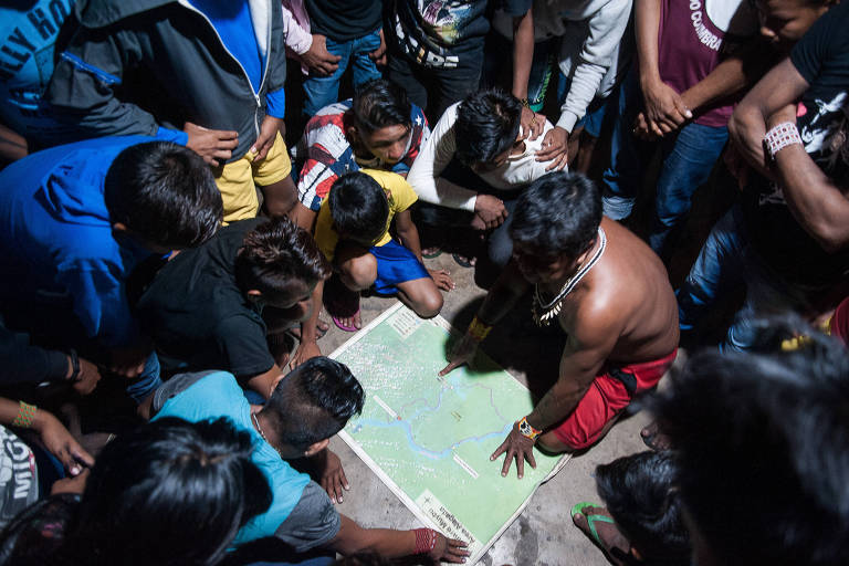 Índios mundurucus expulsam madeireiros no Pará