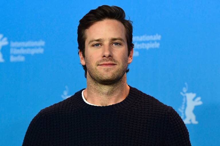 Ex-mulher de Armie Hammer rompe silêncio em meio à polêmica em torno do ator