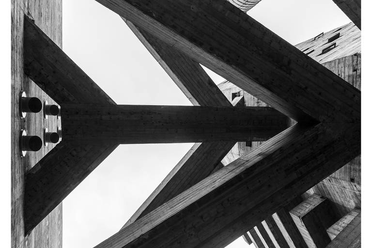 Fotógrafo registra herança da Bauhaus na arquitetura paulistana