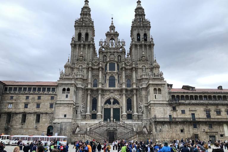 Passeio em trem de luxo percorre cinco regiões do norte da Espanha