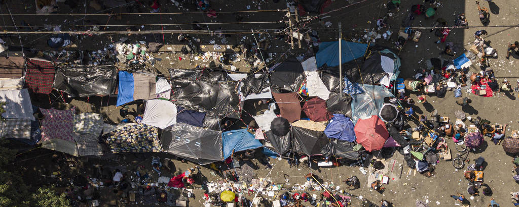 Visão aérea da aglomeração de usuários de drogas na cracolândia