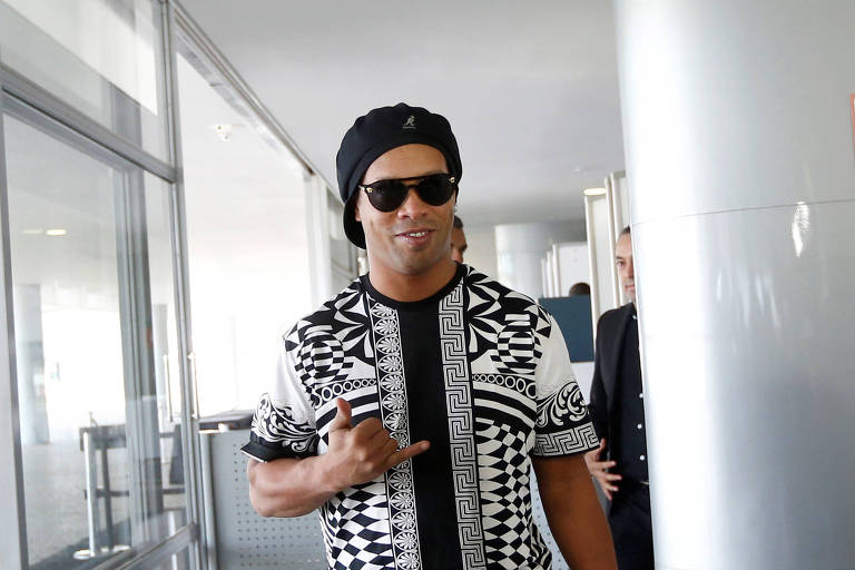 Ronaldinho Gaúcho fecha acordo para recuperar passaporte