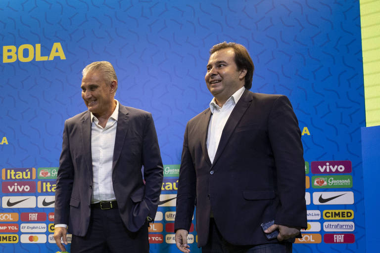 Rodrigo Maia e Tite durante apresentação da técnica da seleção brasieleira, Pia Sundhage, na sede da CBF no Rio de Janeiro