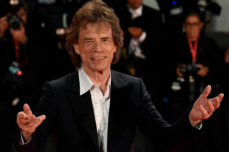 Mick Jagger troca palcos por set de filmagem em suspense 'The Burnt Orange Heresy'