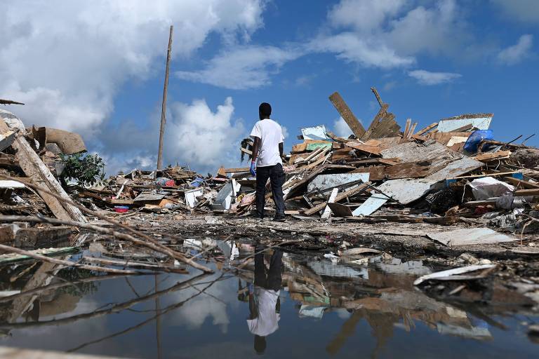 Número de mortos nas Bahamas sobe para 50 após passagem de furacão