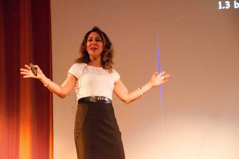 Janna Levin durante palestra em 2017