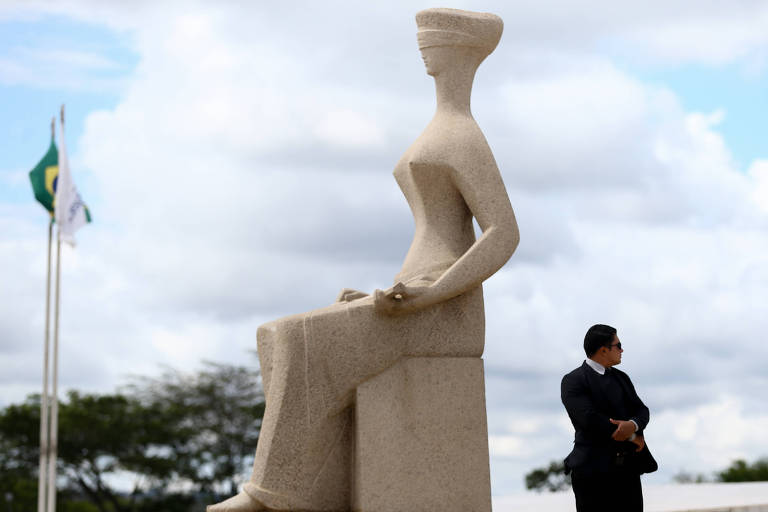 Escultura da Justiça na Praça dos Três Poderes em  Brasília