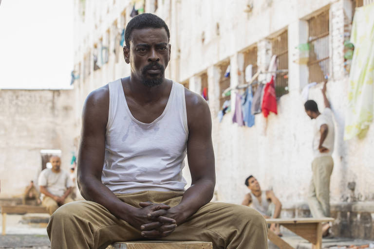 seu jorge como Edson, na prisão