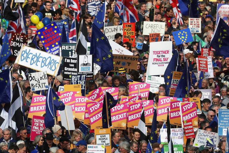 Com presença de famosos, milhares protestam contra o brexit em Londres