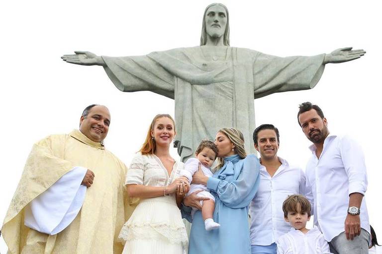 Marina Ruy Barbosa batiza filho da atriz Luma Costa na Capela do Cristo Redentor