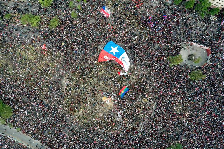 Grande marcha toma Santiago em 25/10