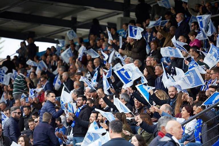  Torcida do Famalicão tem lotado o Estádio Municipal 22 de Junho