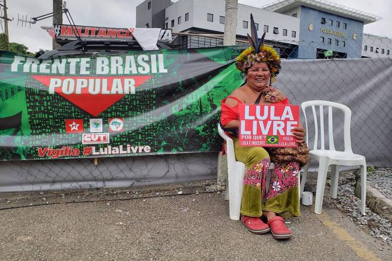 Expectativa em vigília com saída de Lula da prisão