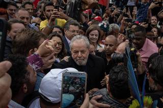 Lula deixa carceragem da PF de Curitiba (PR)