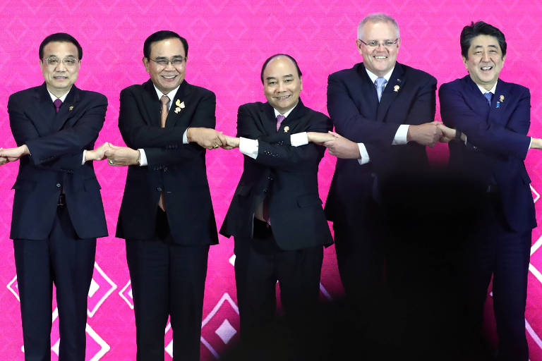 Da esq. para a dir., os premiês de China, Li Keqiang, Thailânida, Prayuth Chan-Ocha, Vietnã, Nguyen Xuan Phuc, Austrália, Scott Morrison, e Japão, Shinzo Abe, em encontro do RCEP em Bangcoc