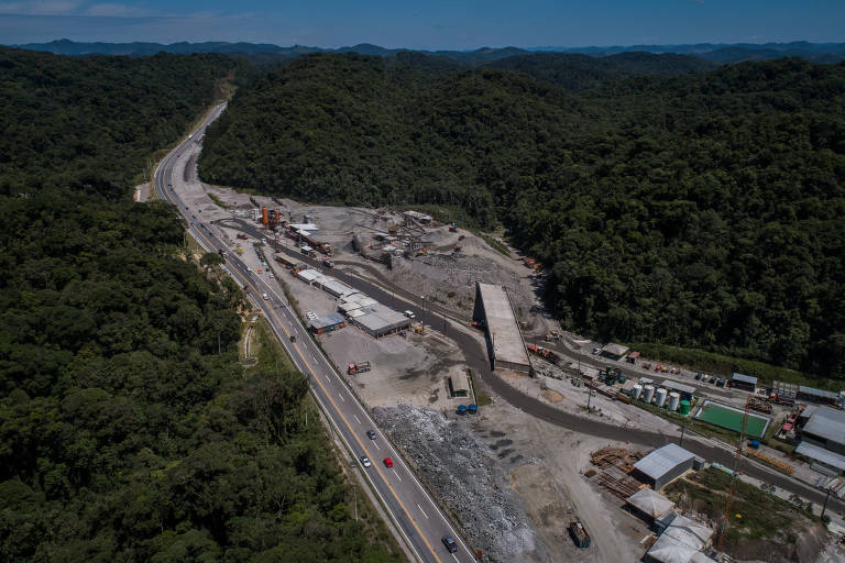 Obras na rodovia dos Tamoios