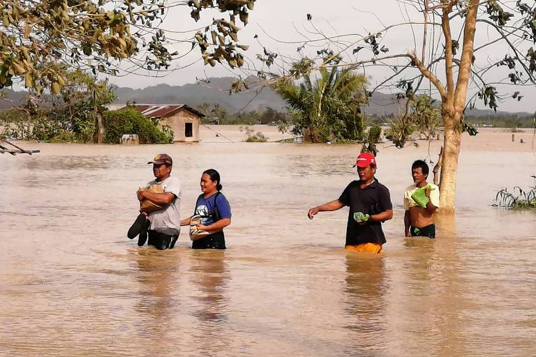 Tufão atinge Filipinas no Natal