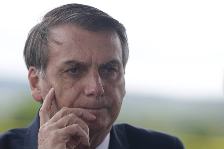 Bolsonaro chama livros didáticos de 