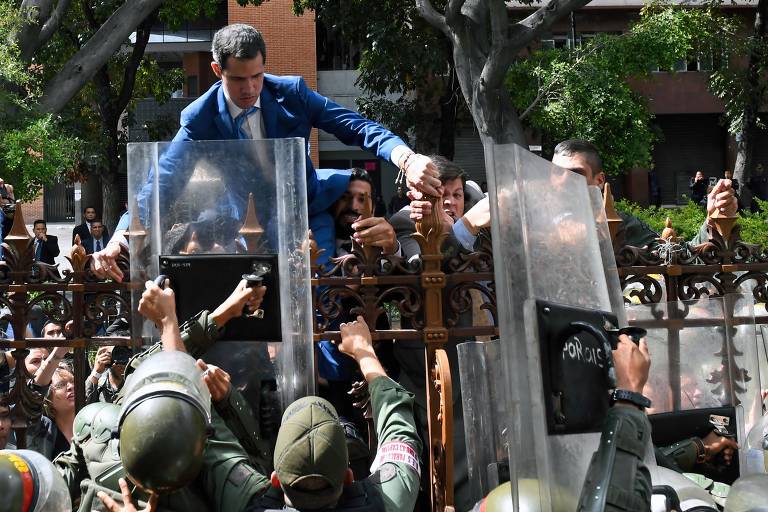 Veja imagens de sessão em que Luis Parra se elegeu presidente da Assembleia Nacional da Venezuela