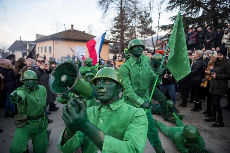 Carnaval na Macedônia do Norte celebra 'derrota do mal'