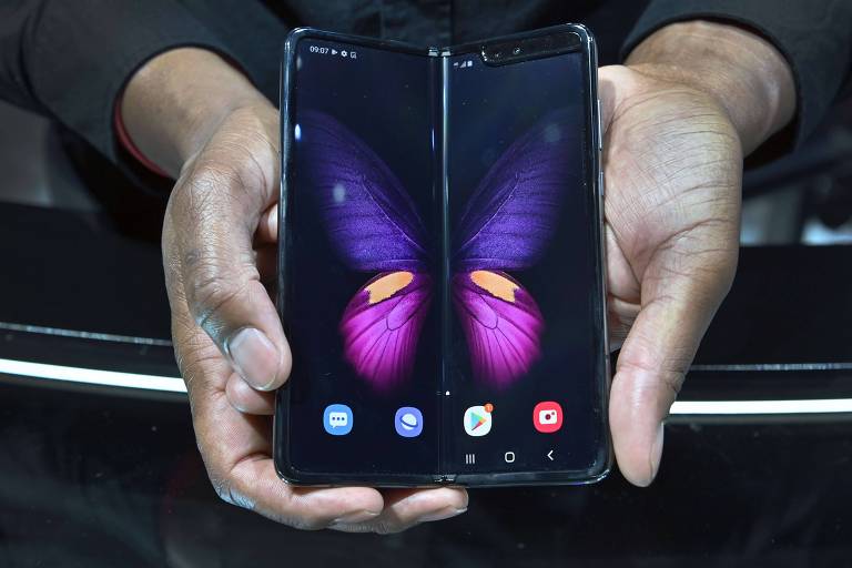 Smartphone dobrável Galaxy Fold, da Samsung.  Aparelho na versão 5G foi apresentado durante a CES em Las Vegas