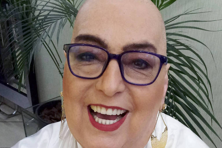 Mamma Bruschetta aparece com a cabeça raspada e a coragem na luta contra o câncer