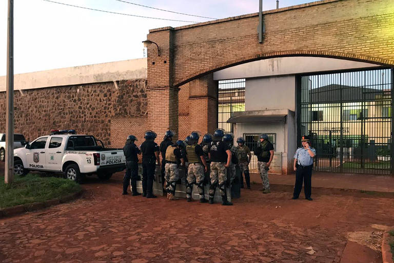 Fuga em massa no Paraguai