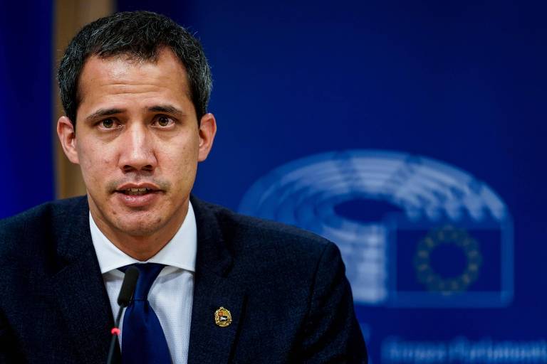 O líder oposicionista Juan Guaidó durante entrevista coletiva no Parlamento Europeu, em Bruxelas