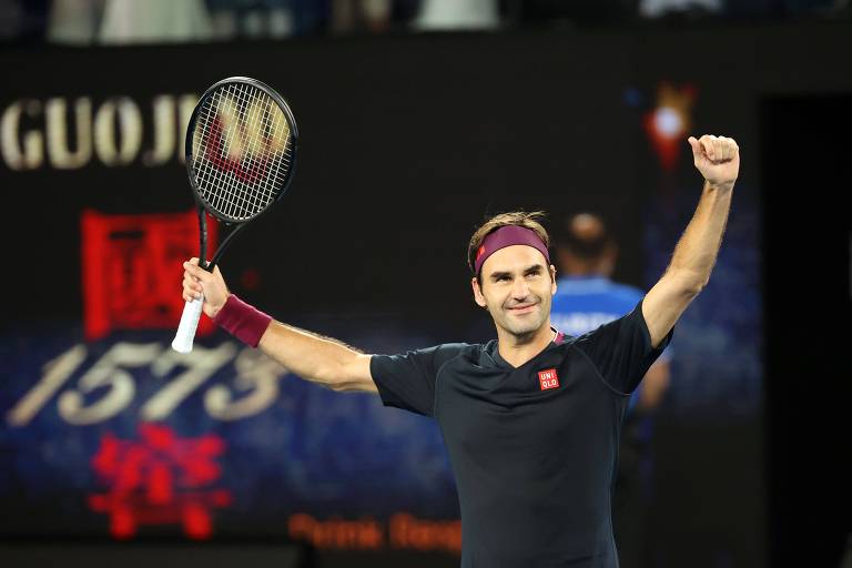 Federer sofre, mas vira e conquista 100ª vitória no Australian Open